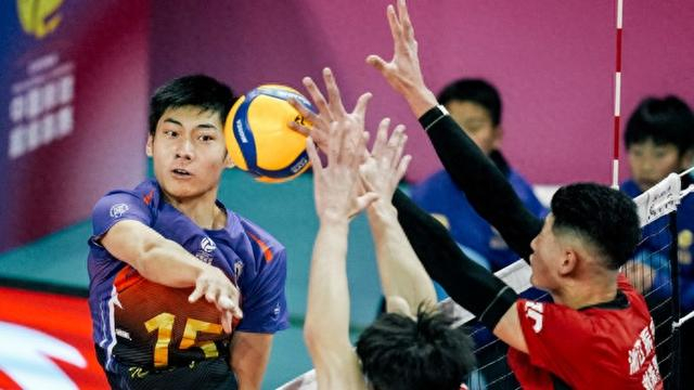 世界杯-19岁“小孩哥”王泊涵接过金牌教头沈琼15号球衣，中国男排主攻线新星诞生|上海男排|上海女排|训练|联赛|少年_新浪体育_新浪新闻