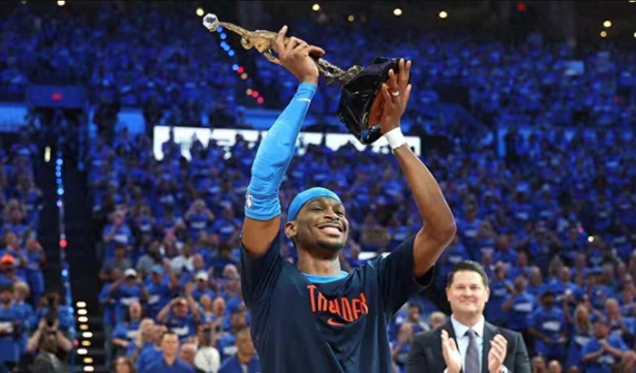 竞彩专家-26岁的亚历山大，26岁的哈登，26岁的科比，没有对比就没有尴尬|科比·布莱恩特|詹姆斯·哈登|全明星|季后赛|谢伊·吉尔杰斯-亚历山大_新浪体育_新浪新闻