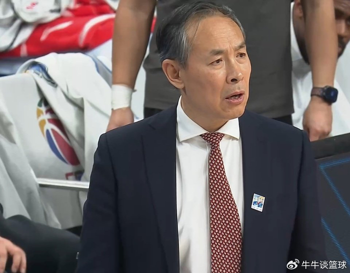 竞彩专家直播-许利民：不怕媒体说三道四的议论，北京男篮不会因为输球不团结|赵睿|队员|阵容|战术|青岛_新浪体育_新浪新闻